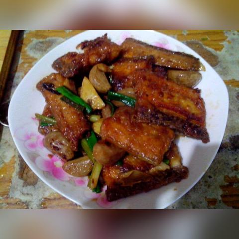 揭秘厨房秘籍，腊八蒜制作秘诀，轻松打造美味佳肴！