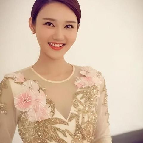 董卿励志语录，舞台人生与坚韧不拔的力量