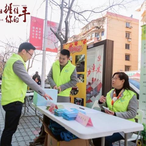 励志语录与街景视频，城市生活的双重启示感悟