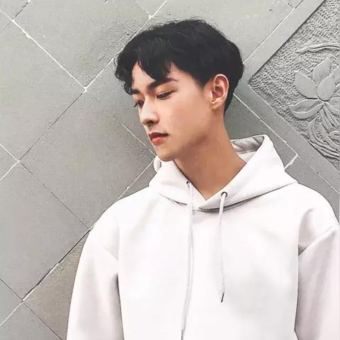 全球瞩目！男神明星璀璨排名榜单揭晓