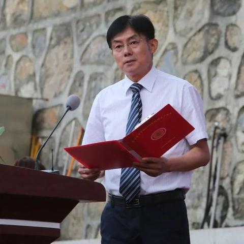 高考励志幽默语录，笑迎挑战，勇攀高峰之路