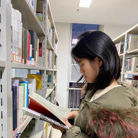 体育励志语录，燃烧激情，勇攀高峰，追求无限可能！