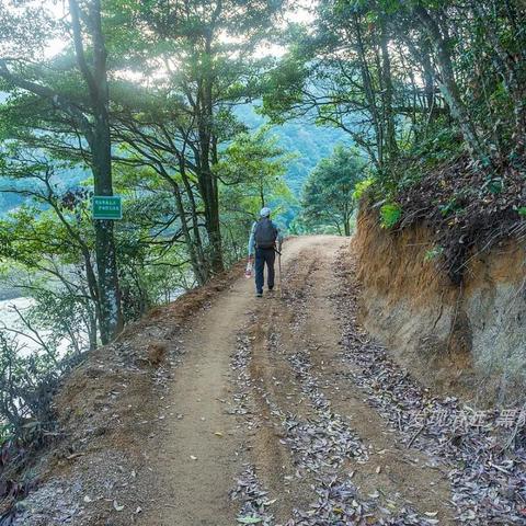 揭秘两峰登顶之旅，最新消息与壮美瞬间