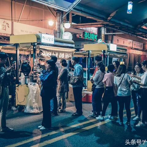 韩国夜市美食探秘，地道文化与风味之旅
