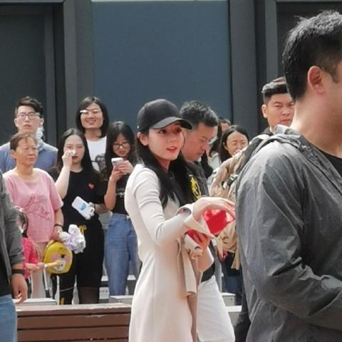 乔晶晶励志语录，砥砺前行，人生闪耀之路