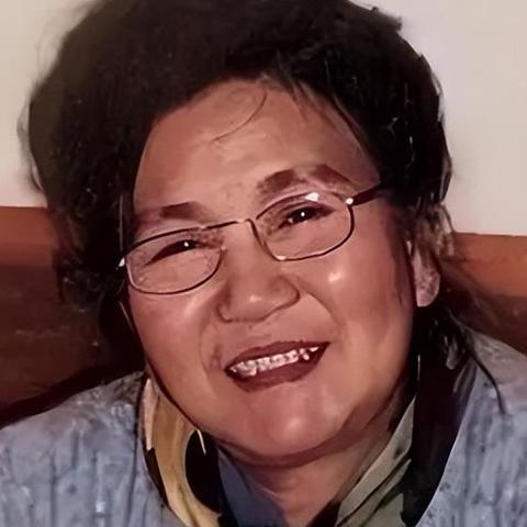 女人逆境中的坚韧与成长，励志语录唤醒失落心灵