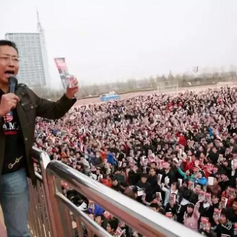 揭秘刘强东最新商业动态与生活点滴，今日头条新闻独家解析
